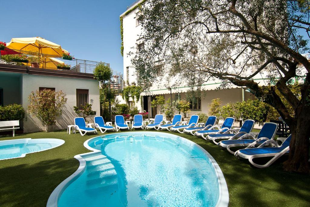 Hotel Manzoni Лидо-ди-Езоло Экстерьер фото
